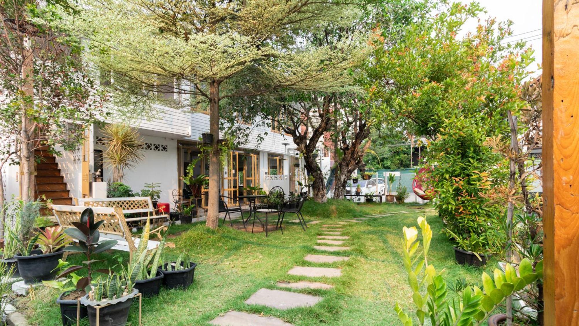 Sherva101 Home And Hostel 치앙마이 외부 사진